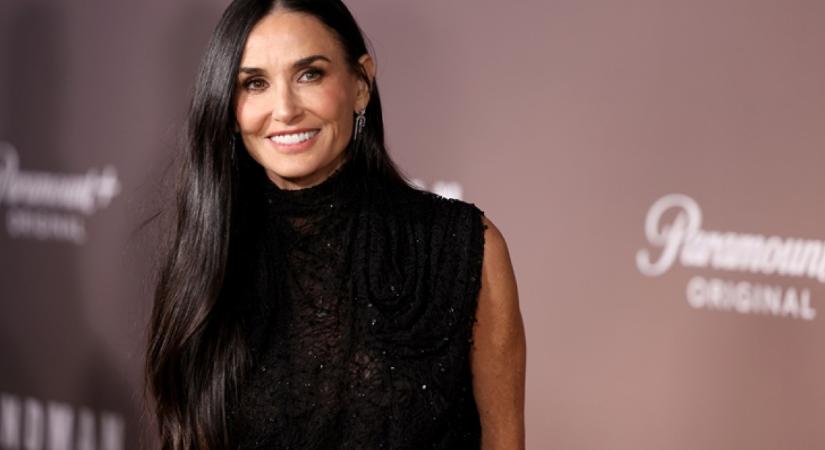 Demi Moore felvette élete legszebb fekete ruháját: a színésznő Katalin kedvenc tervezőjének kreációjában ragyogott