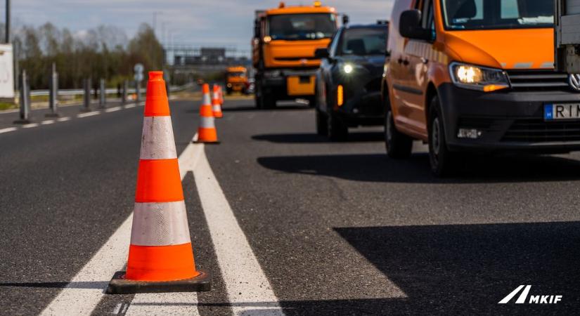 Őrjöngenek az autósok: letérdelt az M1-es, az M3-as és az M7-es