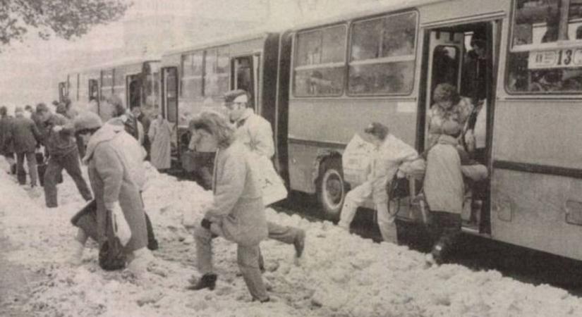 Novemberi havazás Dunaújvárosban? Nem példa nélküli - retró videóval