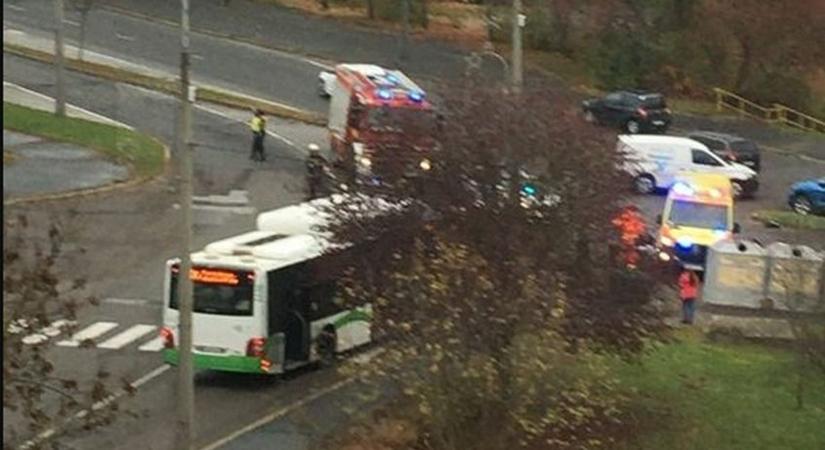 Így összetört az Avasi balesetben a busz – fotók!