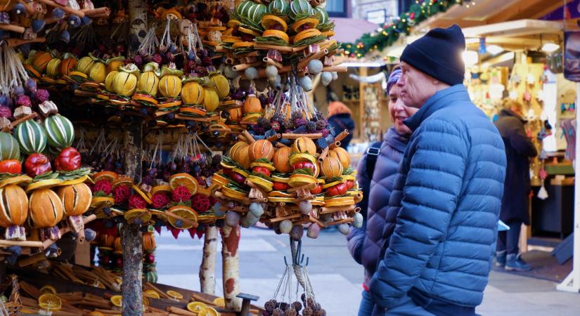 Pénteken nyílik a karácsonyi vásár a Vörösmarty téren és a Szent István-bazilikánál