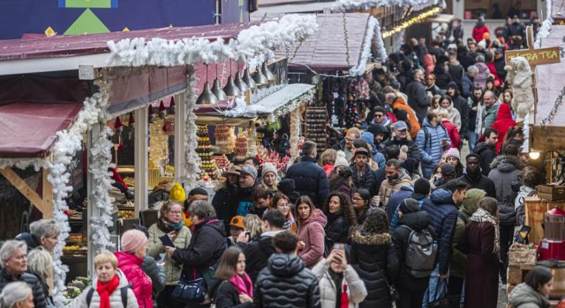 Pénteken nyitnak a karácsonyi vásárok Budapesten