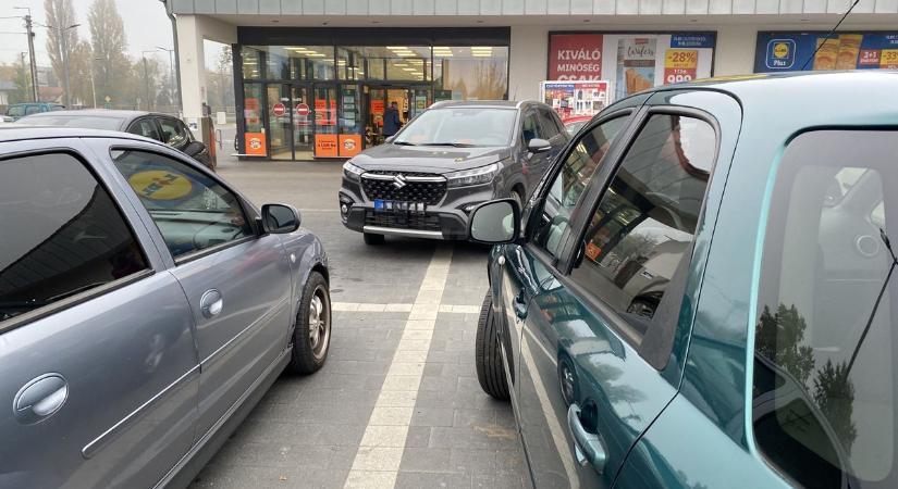 Így parkoltok Ti, Fonyód!