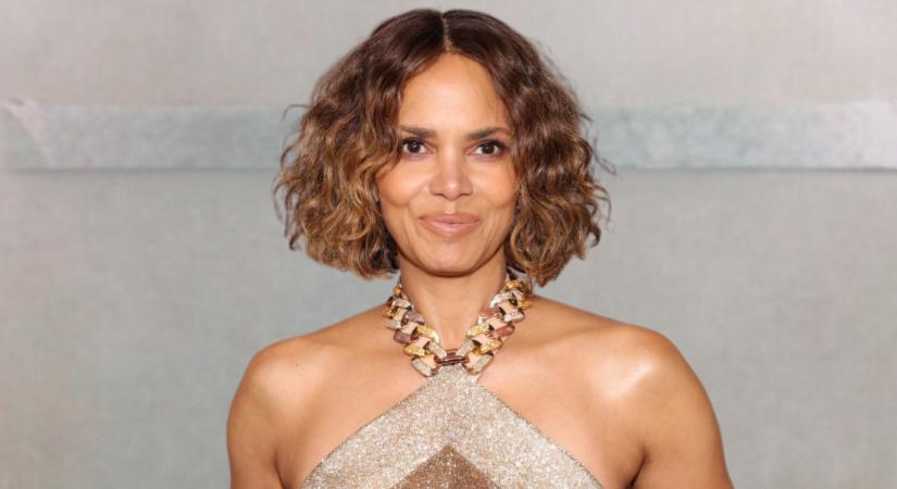 Halle Berry 22 év után ismét felvette az ikonikus meztelenruháját, és káprázatosabb, mint valaha