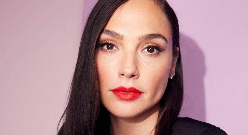 Senki sem viseli úgy a fekete garbót, mint Gal Gadot: a Wonder Woman sztárja felvette a tökéletes őszi szettet – Fotók