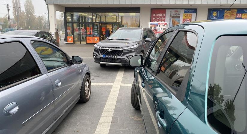 Így parkoltok Ti – „sietni kell, elfogy az akciós...”