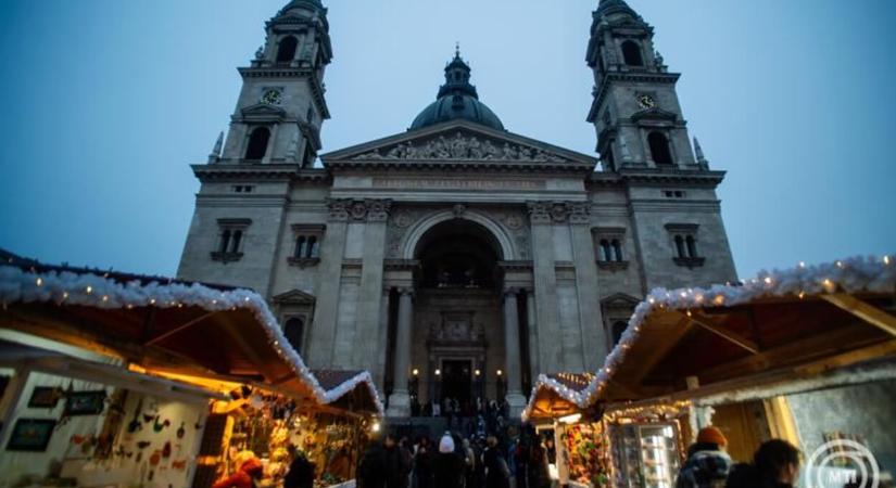 Már nyitnak is Budapest adventi vásárai!