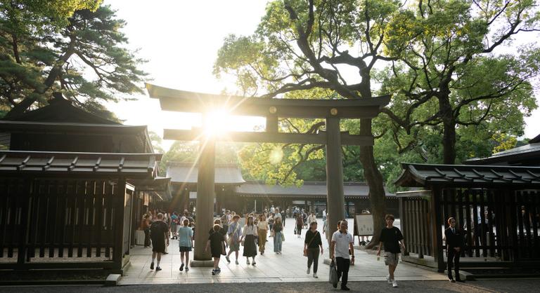 Letartóztattak egy amerikai turistát, aki megrongálta egy japán szentély kapuját