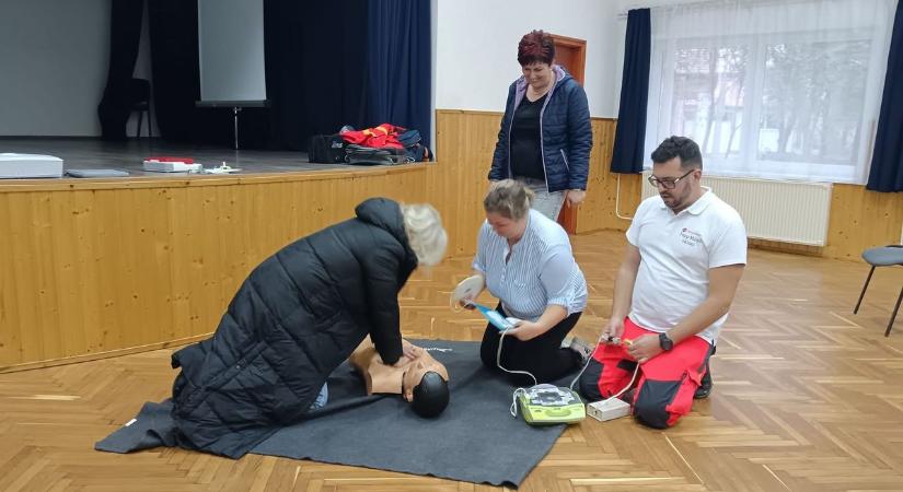 Elsősegély oktatást tartottak Kőröstetétlenen