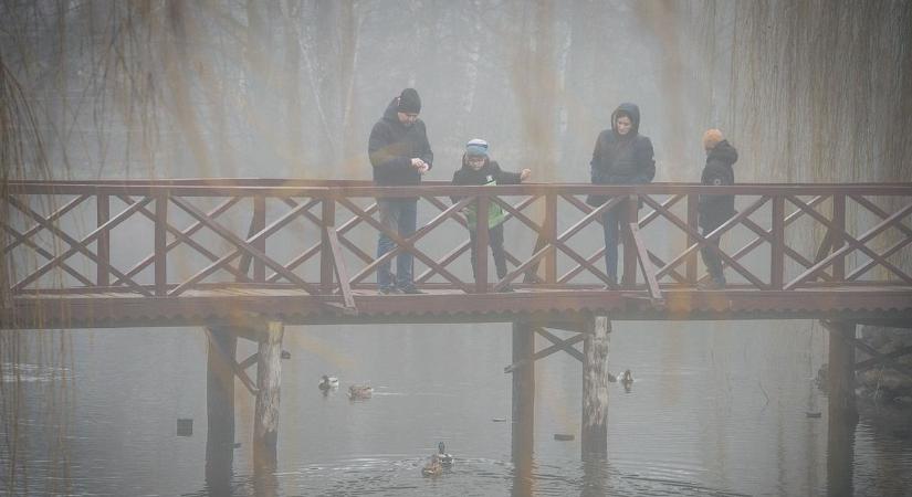 Párás, ködös idő várató szombaton