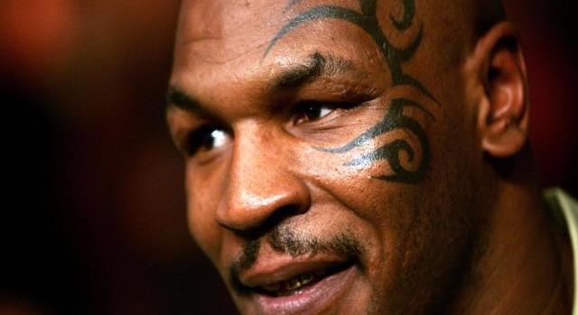 Szívszorító drámával ért véget Mike Tyson és Paul bokszmeccse