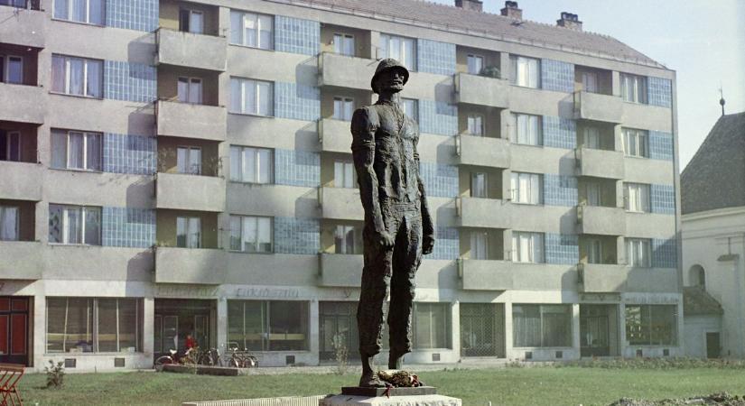 Sarokház Vásárhely - Emberpiac melletti téren mérik 1965 óta a sütit