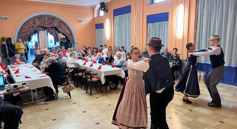 Szociális Munka Napja alkalmából már nyugdíjba vonult szociális munkásokat köszöntötték Szentesen