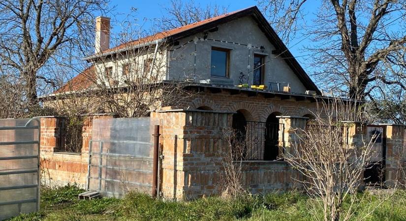 Csöngei szaporítótelep: az osztrák nő újabb ingatlanjánál csaptak le az állatvédők