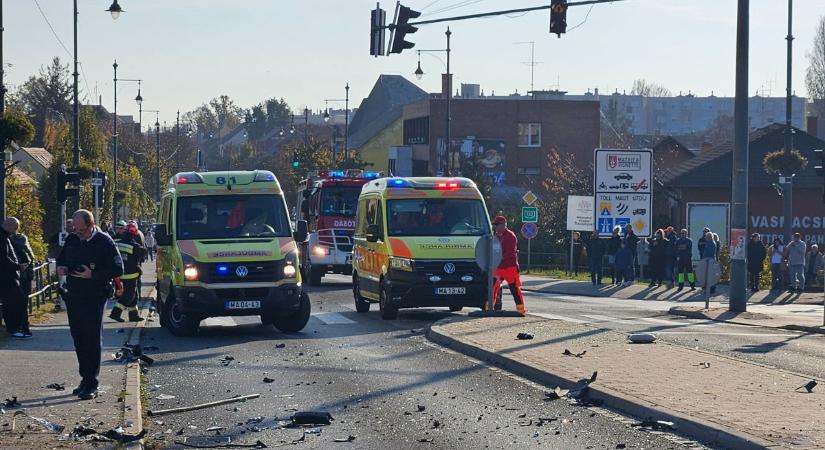 Emberéletet követelt a komáromi súlyos baleset fotók