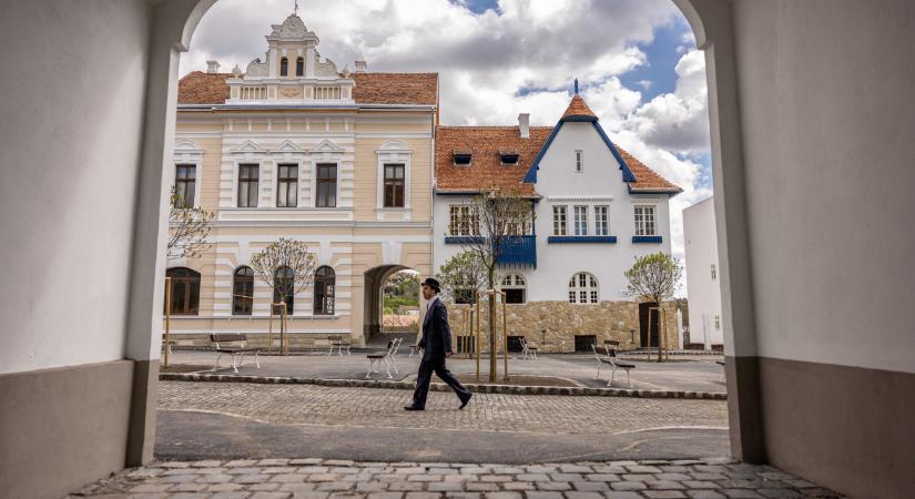 Így fogja meg demenciában szenvedő idősek kezét a szentendrei skanzen