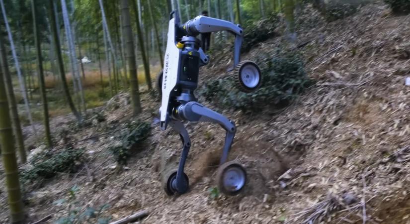 Szédületes, hogy vágtat át a legnehezebb terepen is ez a kínai robot