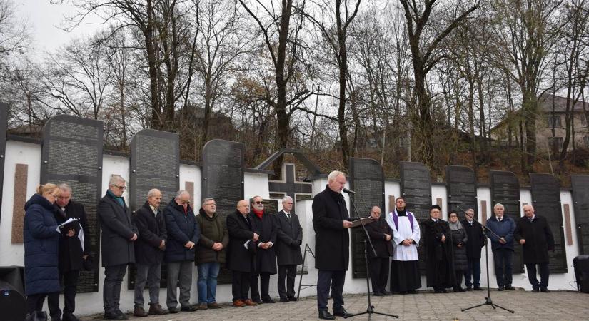 80 éve történt. Megemlékezés a sztálini terror áldozatairól - Szolyva, a magyar Golgota