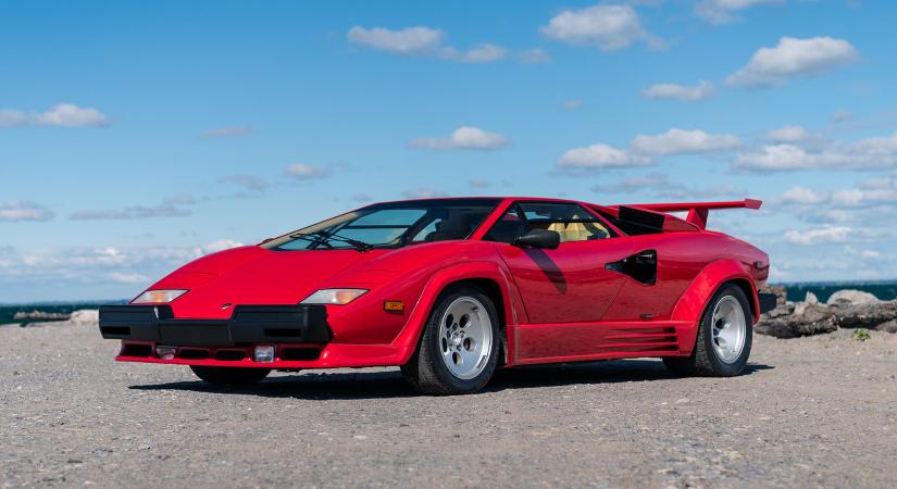 A Lamborghini gyárában született újjá ezt a tűzkáros Countach