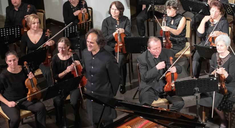 Bogányi-koncert: mély csend, majd tapsvihar