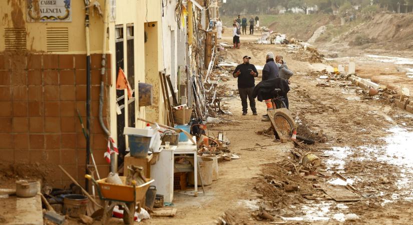 Valenciában több százan követelték a spanyol kormányfő lemondását  videó