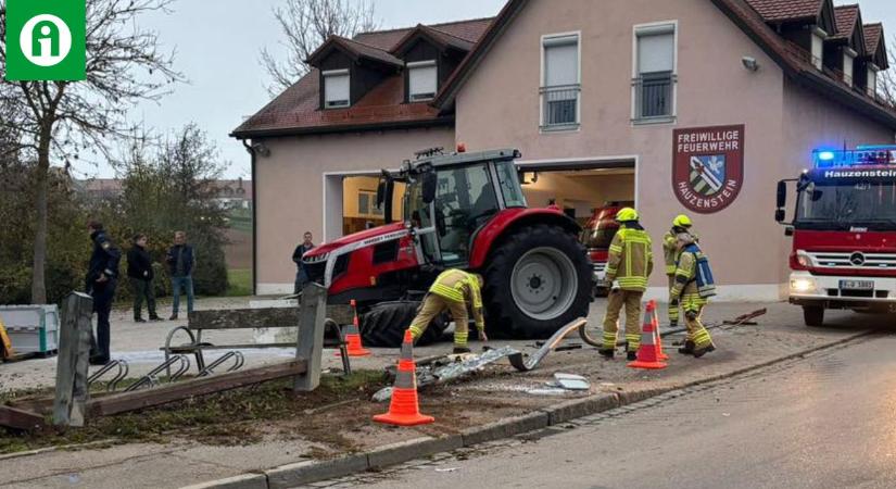 Az ütközés erejétől kitört a traktor kereke