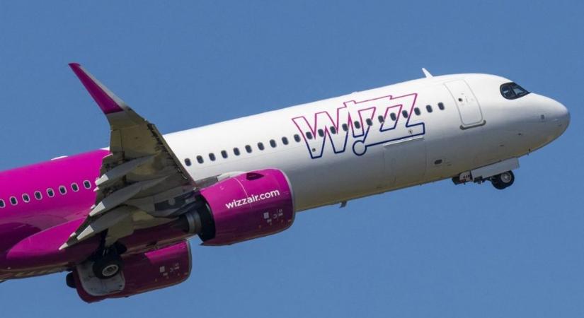 Kifogott a debreceni köd a Wizz Air repülőgépén