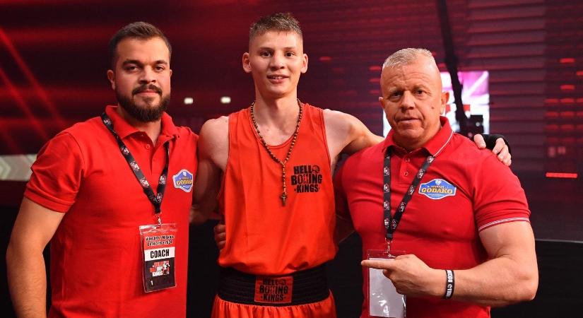 Hell Boxing Kings: Súlyos sérülést szenvedett Csiki Róbert ellenfele, fél perc után jutott elődöntőbe