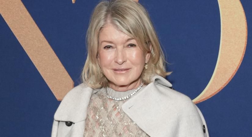 A hét szettje: a 83 éves Martha Stewart monokróm téli öltözéke extra nőies