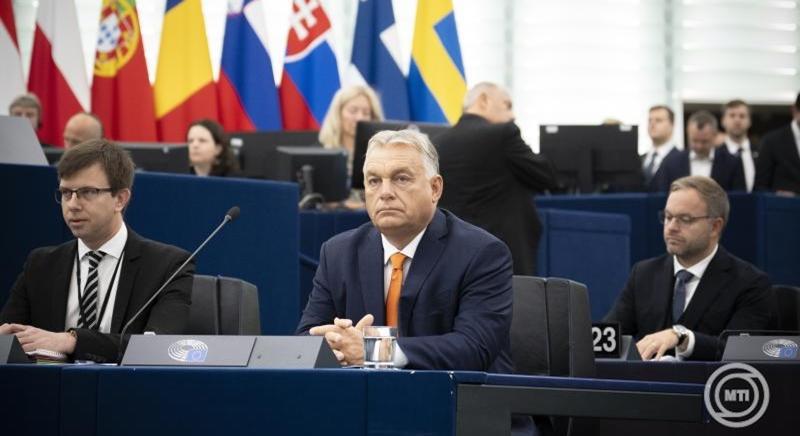 Orbán Viktor szembemegy az EU-val: nálunk újraindult az aranyvízumozás