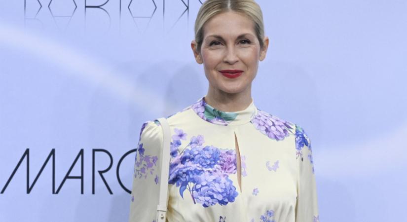 Az 56 éves Kelly Rutherford erre a szépségápolási rutinra esküszik, amitől csodálatos bőre van