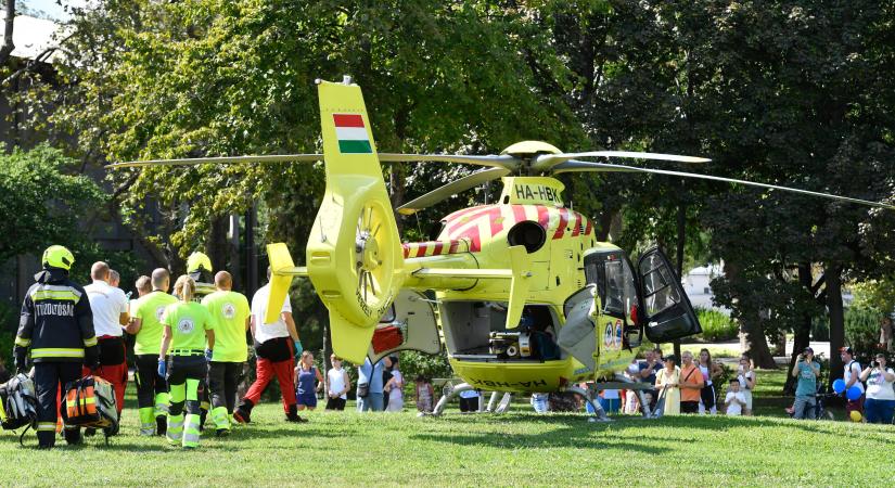 Tragédia Komáromban: egy ámokfutóval ütközött, majd autója lezuhant a töltésről, a helyi tanítónő szörnyethalt