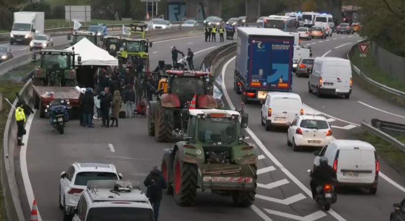 Francia gazdák az autópályákon állítottak fel blokádokat VIDEÓK