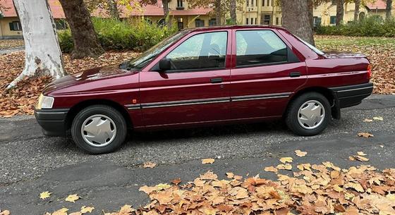 Harminc év alatt ötezer kilométert sem futott ez a magyar Ford Escort