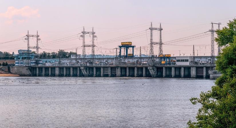 Hét Balatonnyi víz zúdulhat ukrán városokra, szétrakétázhatják a legnagyobb víztározó duzzasztógátját - videó