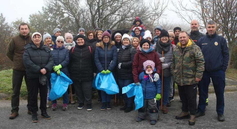 Velence: megszabadították a szeméttől a Bence-hegyet