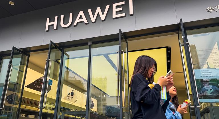 A Huawei hivatalosan is bejelentette, előrendelhető a Mate 70