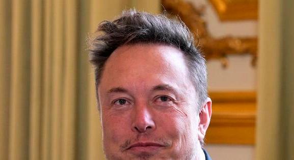 Elon Musk ordibált Trump vezető tanácsadójával