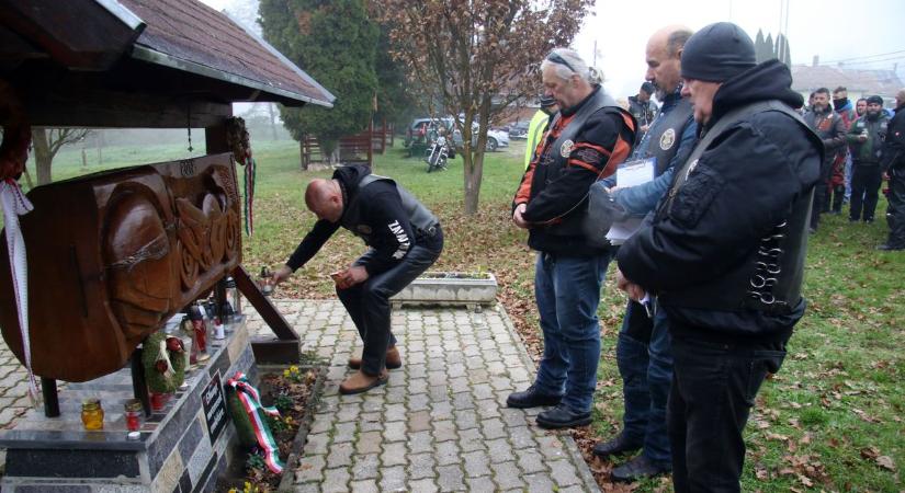 Az elhunyt motorosok tiszteletére – videó