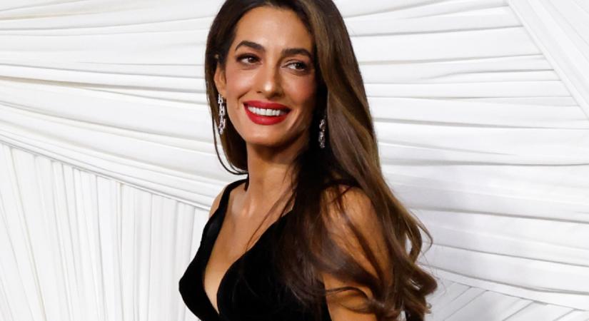 Amal Clooney két össze nem illő trendet kombinálta egy szettben, mégis csodálatos dolog sült ki belőle