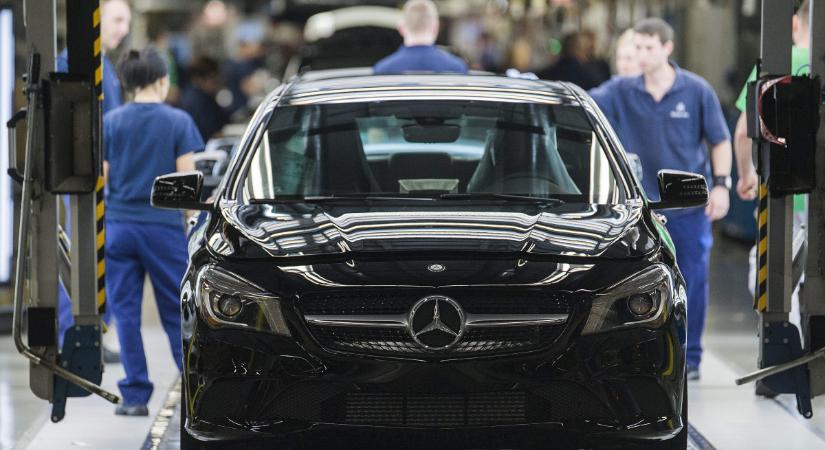 Totálkárral végződött a kecskeméti Mercedes-gyárlátogatás illegális próbaköre - fotók