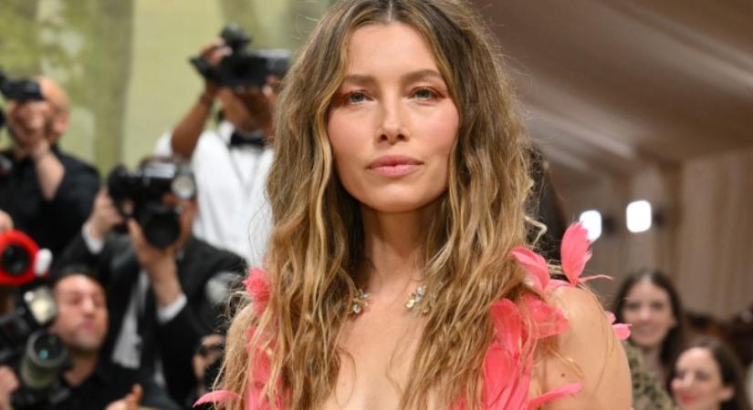 Ritkán látott gyermekeivel lépett a nyilvánosság elé Jessica Biel