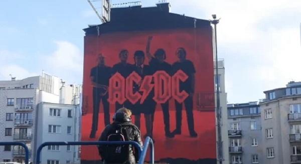 Hatalmas falfestmény készült Varsóban az AC/DC új albumának tiszteletére