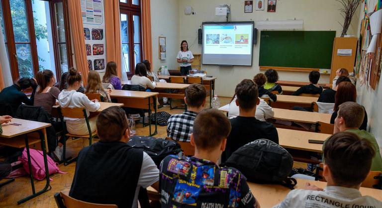 Ismét a pedagógusok béremeléséről egyeztet a Belügyminisztérium