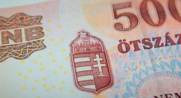 A forint elesett a korai sötétben