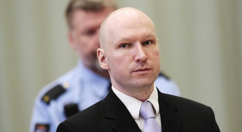 Putyint éltetve, karlendítve kérte büntetése enyhítését a tömeggyilkos Anders Breivik