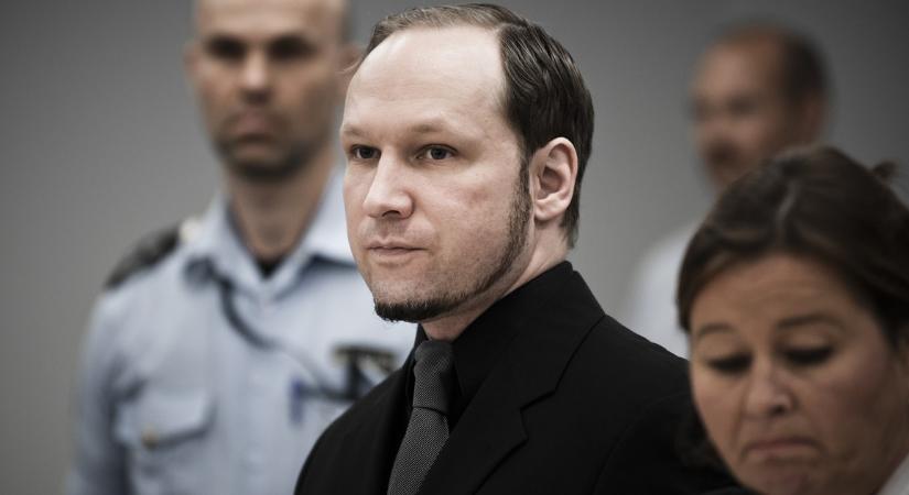 A 77 embert kivégző tömeggyilkos, Anders Breivik a bíróság előtt, Putyint éltetve kérte szabadlábra helyezését