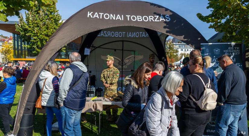 Erősítik a honvédelmet az oktatásban, lesz dolga Szalay-Bobrovniczky Kristófnak