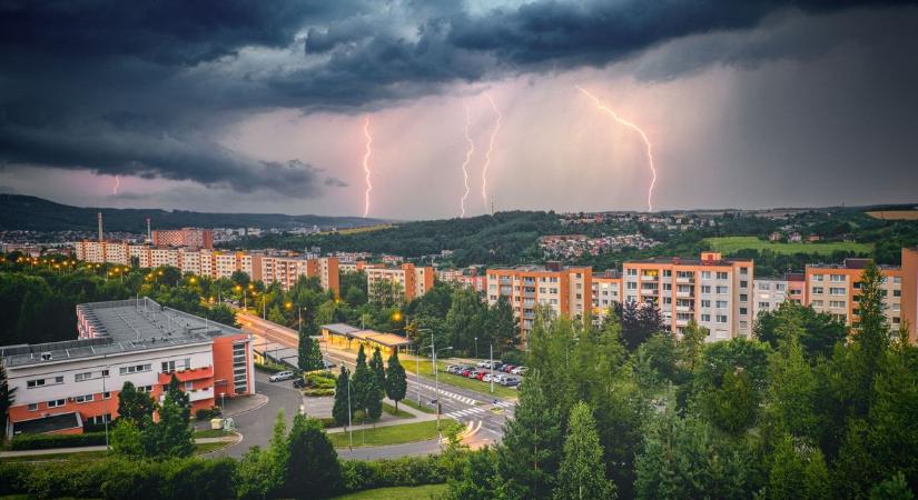 Tombol a vihar, veszélyre figyelmeztetnek Bács-Kiskunban is