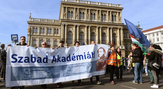 „Szégyenletes” – így reagáltak az akadémikusok a kutatóhálózat átalakításáról szóló törvényjavaslatra